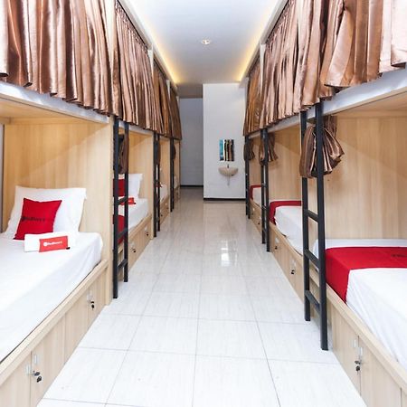 RedDoorz Hostel @ Malang City Center 2 Buitenkant foto