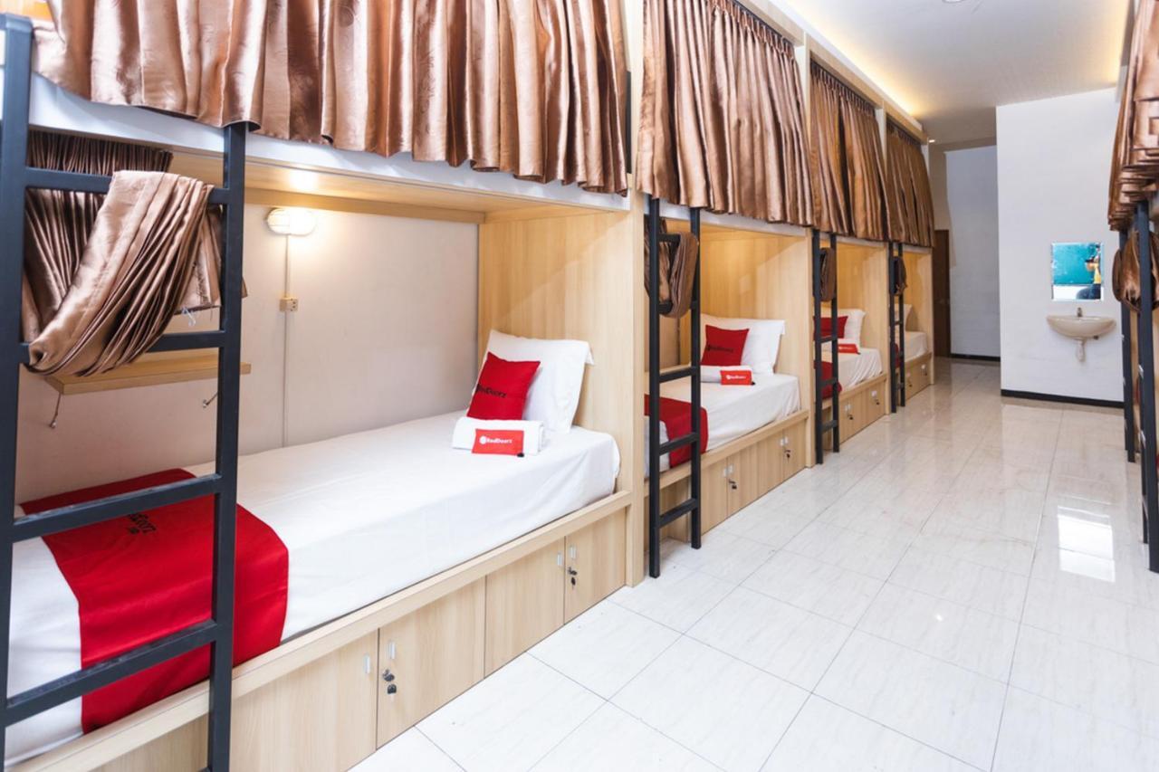 RedDoorz Hostel @ Malang City Center 2 Buitenkant foto