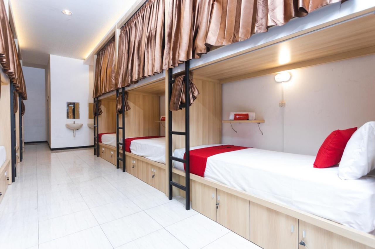 RedDoorz Hostel @ Malang City Center 2 Buitenkant foto