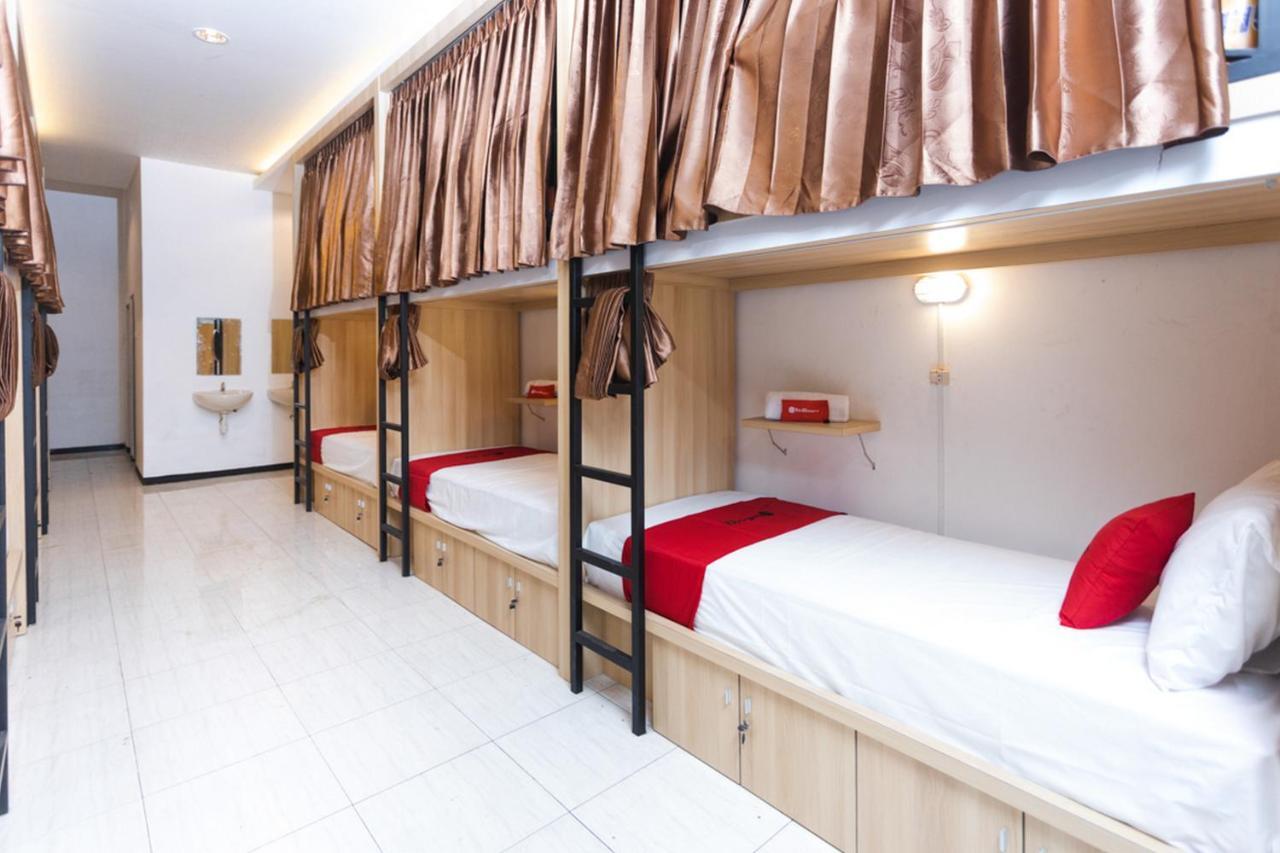 RedDoorz Hostel @ Malang City Center 2 Buitenkant foto
