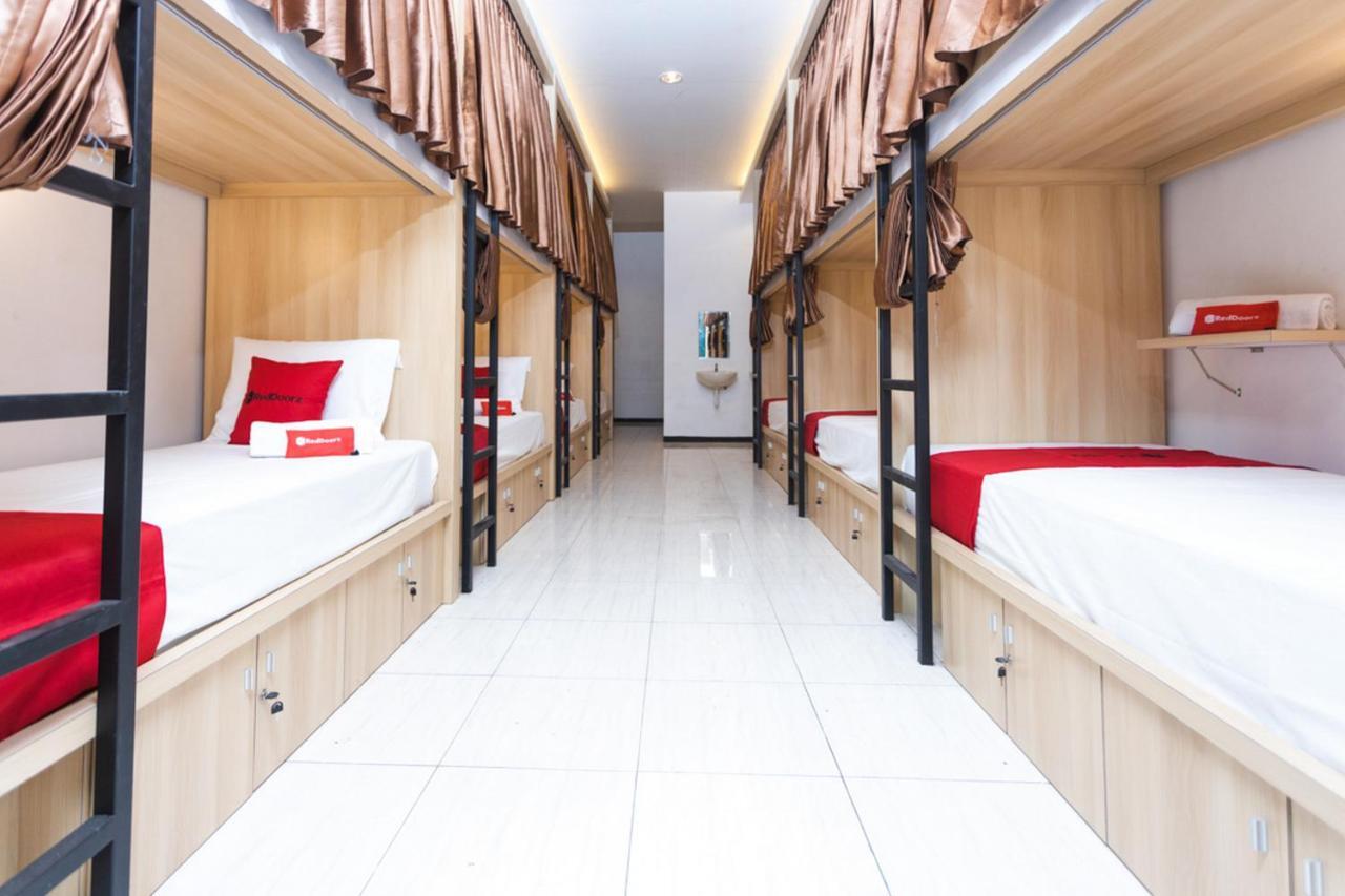 RedDoorz Hostel @ Malang City Center 2 Buitenkant foto