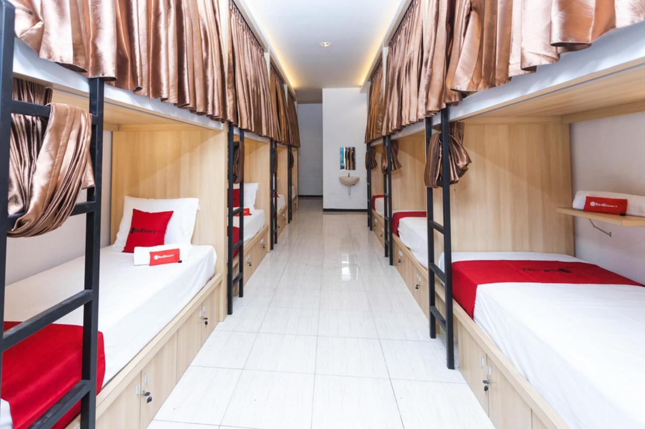 RedDoorz Hostel @ Malang City Center 2 Buitenkant foto