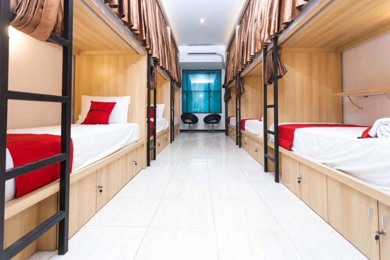 RedDoorz Hostel @ Malang City Center 2 Buitenkant foto