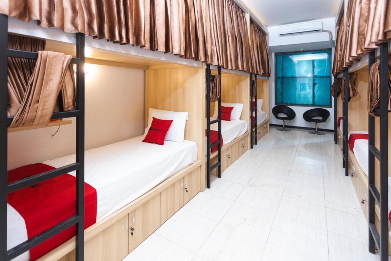 RedDoorz Hostel @ Malang City Center 2 Buitenkant foto
