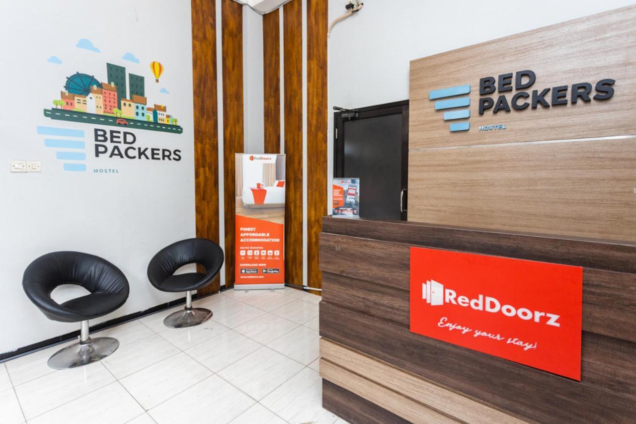 RedDoorz Hostel @ Malang City Center 2 Buitenkant foto