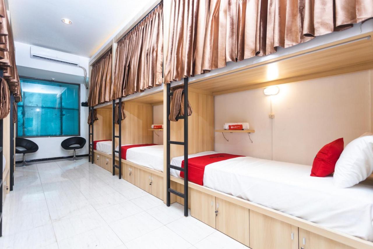 RedDoorz Hostel @ Malang City Center 2 Buitenkant foto