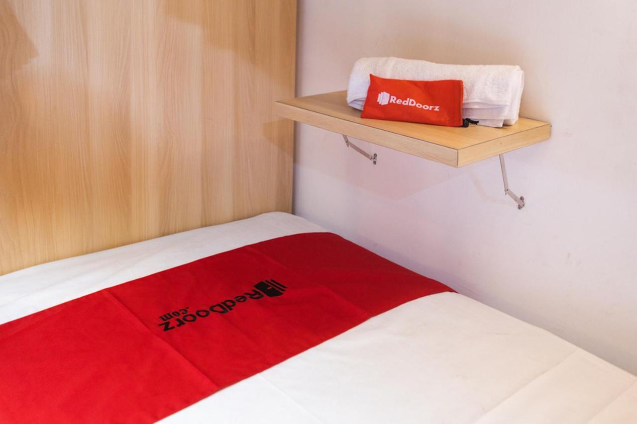 RedDoorz Hostel @ Malang City Center 2 Buitenkant foto