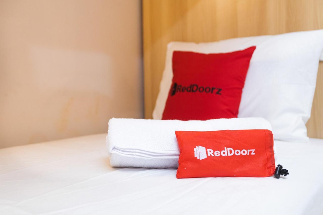 RedDoorz Hostel @ Malang City Center 2 Buitenkant foto