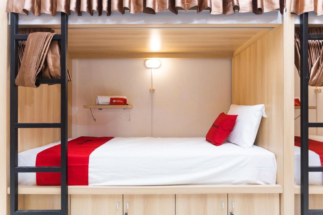RedDoorz Hostel @ Malang City Center 2 Buitenkant foto